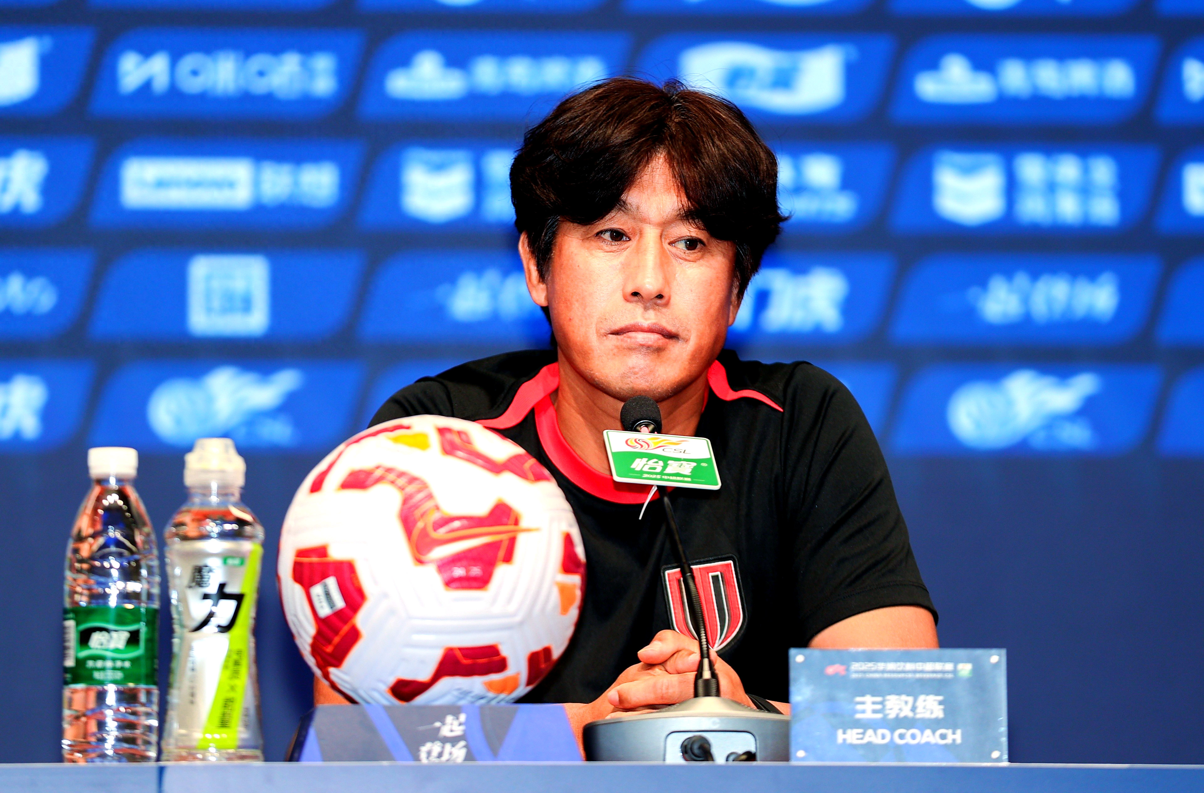 星空体育官网-里程碑夜成都蓉城复出首秀；中超赛后刷纪录；质疑声仍在；临场指挥获称赞的简单介绍-星空体育官网